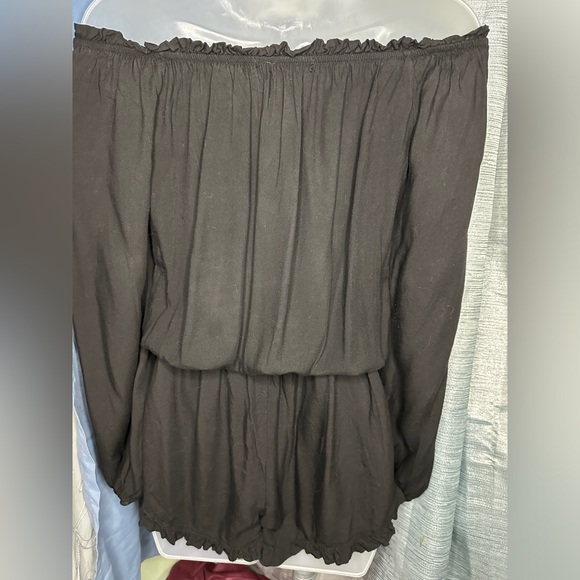 Brandy Melville Gabriella Long Sleeve Ruffle Romper One Size Fits Most - Picture 6 of 10